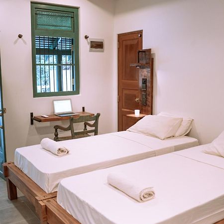 Locos Hiriketiya Hostel Dikwella Luaran gambar