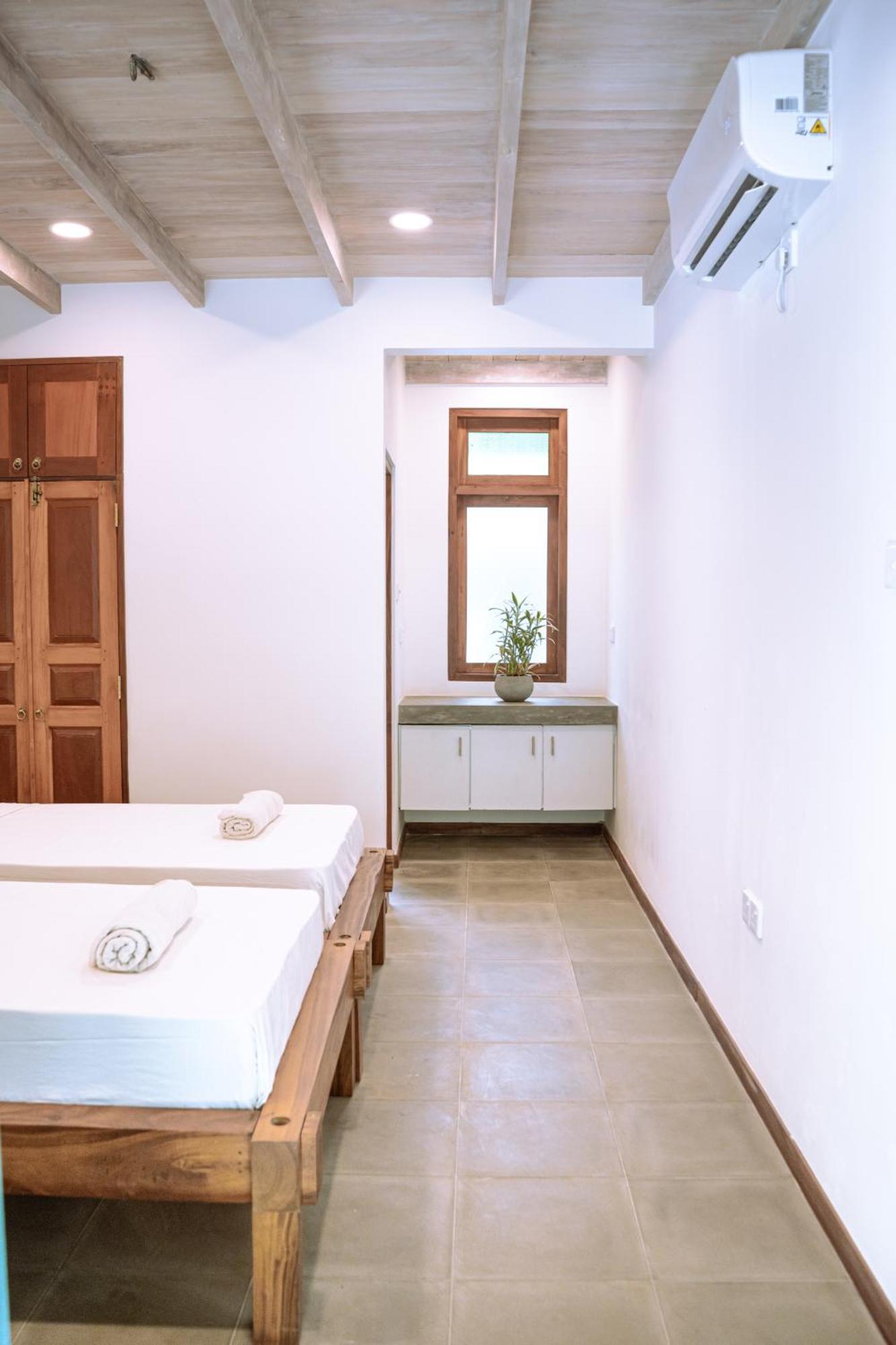 Locos Hiriketiya Hostel Dikwella Luaran gambar